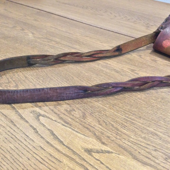 Vintage 70s Handmade Hand Tooled Cowhide Leather Crossbody Handbag - Picture 6 of 15